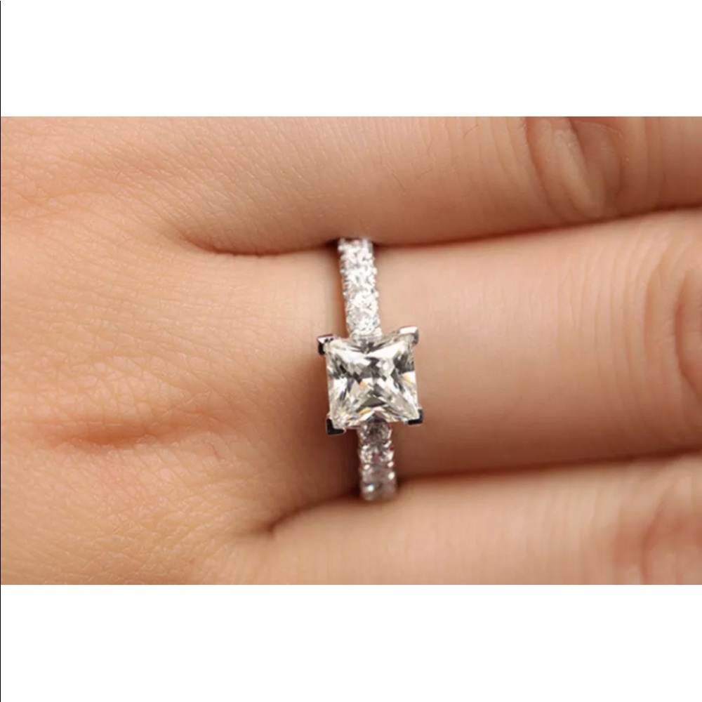 Beautiful Engagement Ring - Picture 3 of 3